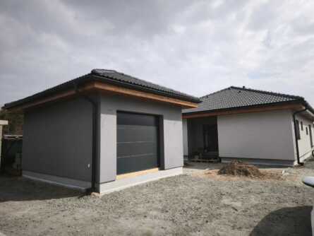 Atyp v Kostelci nad Labem