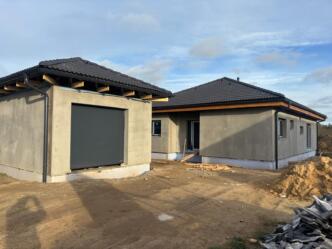 Atyp v Kostelci nad Labem